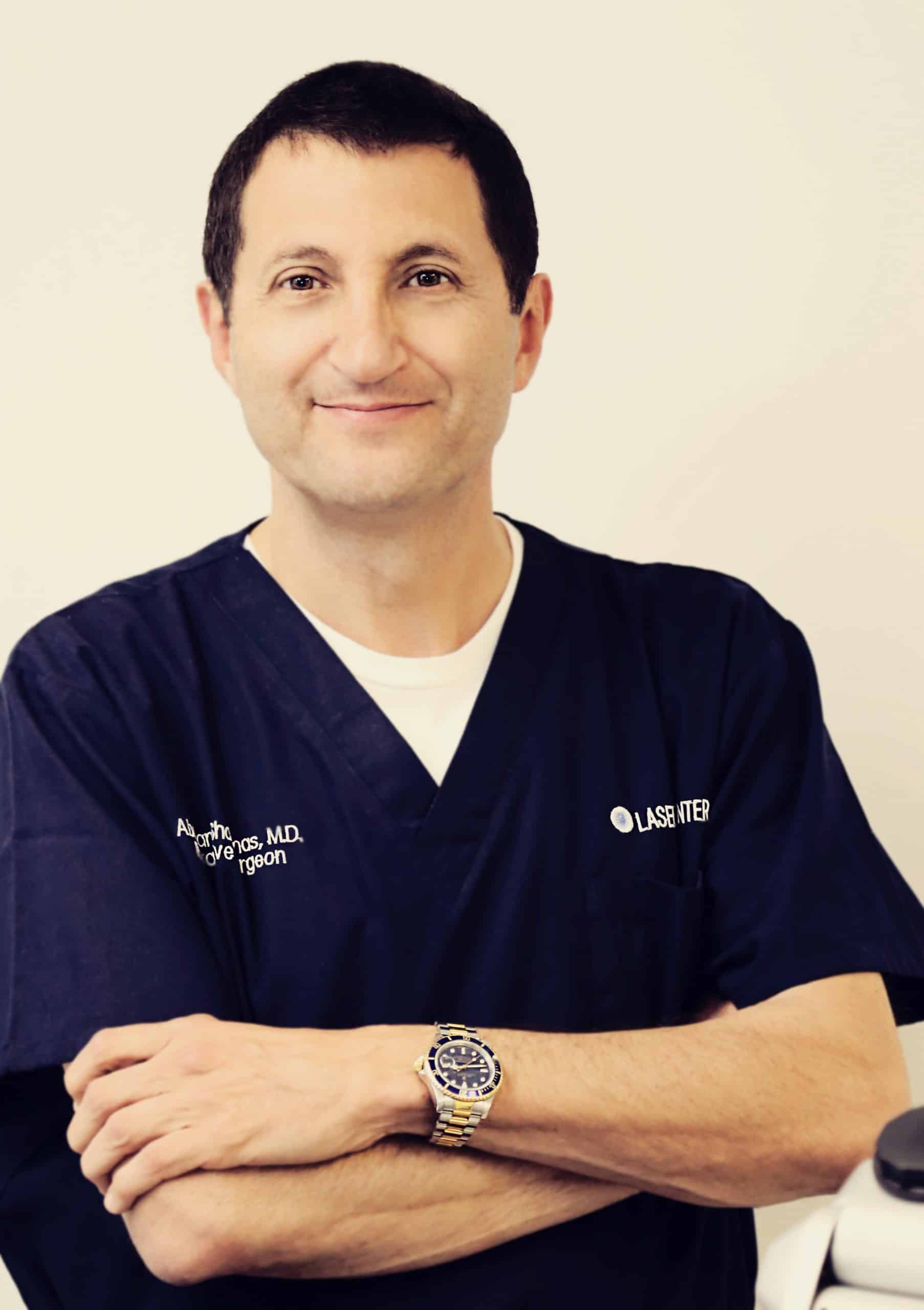 Consejos para mantener los ojos seguros en el lugar de trabajo 1 Dr. Shammas Scrubs scaled