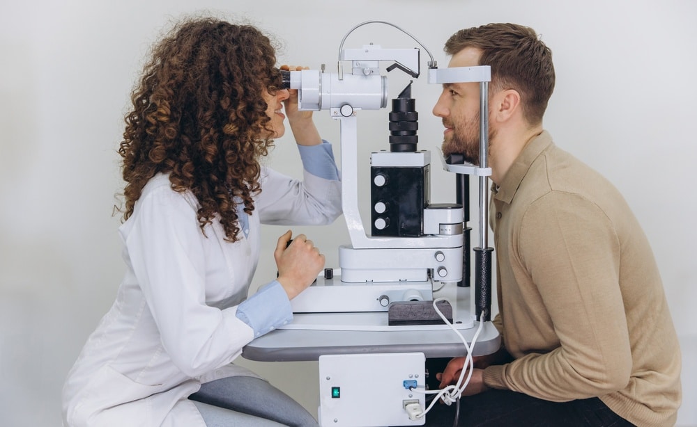 Insurance vs. Cash Pay for Cataract Surgery: Laser Eye Center Explains 1 Insurance vs. Cash Pay for Cataract Surgery: Laser Eye Center Explains